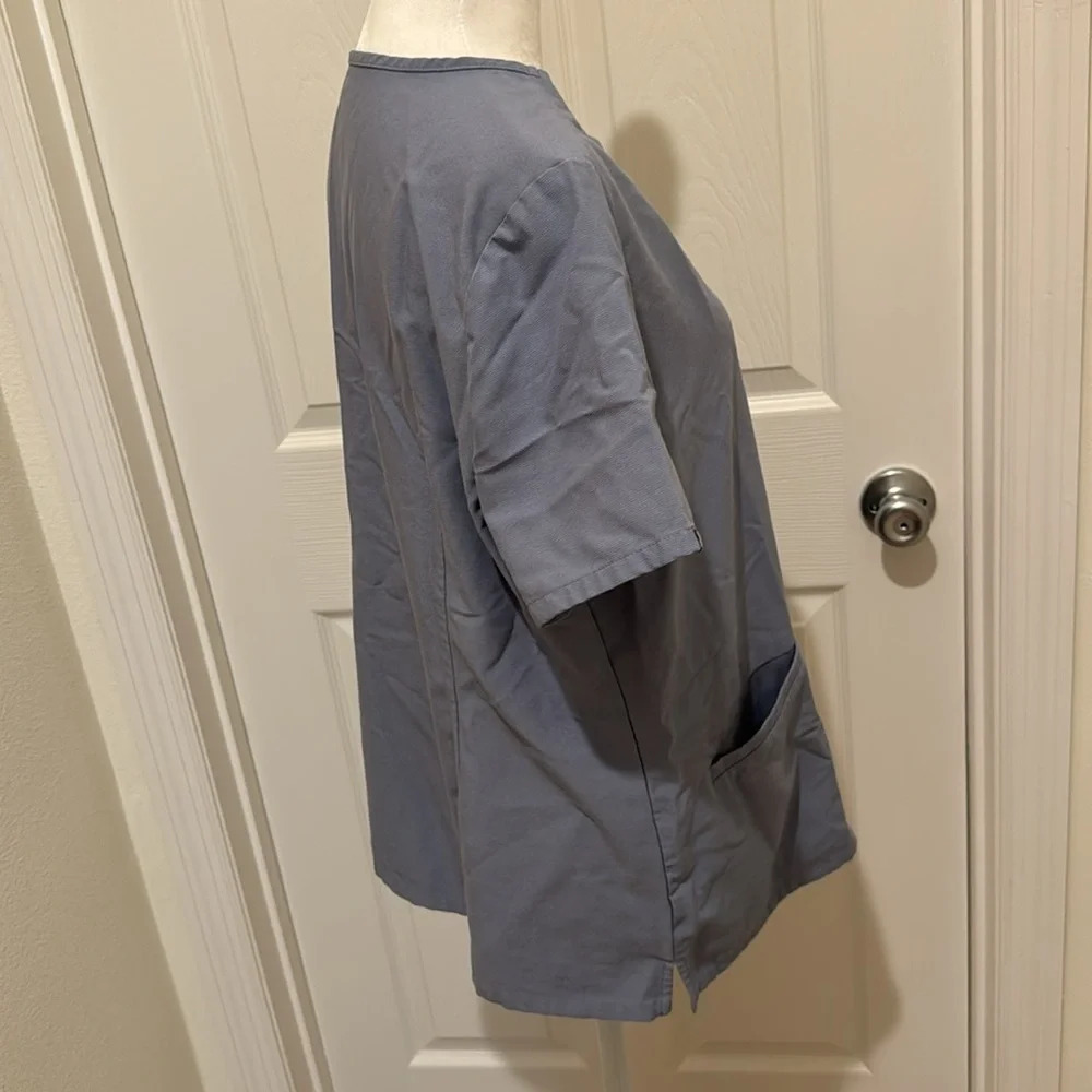 Figs Casma Three Pocket Scrub Top vapor blue technical collection - Picture 9 of 15